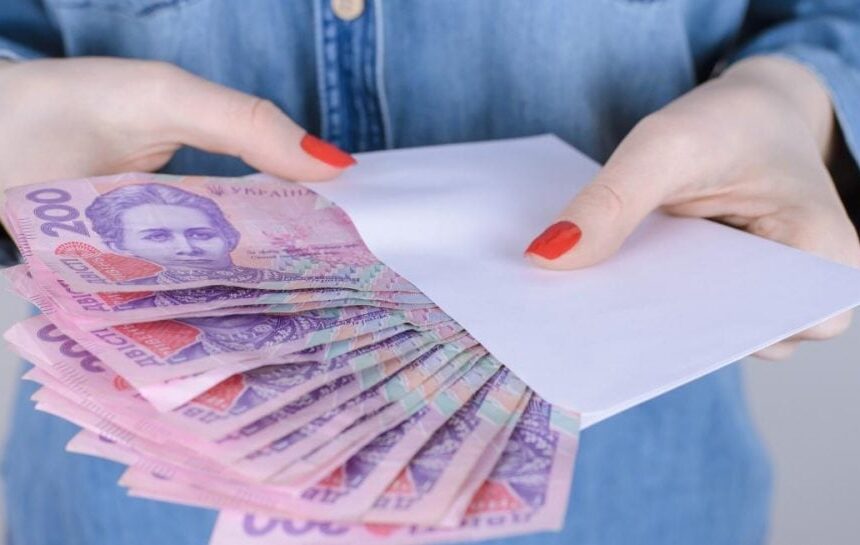 Зарплаты в Украине – чиновники какого ведомства получают больше всего