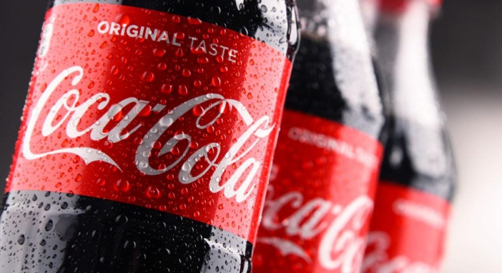 Coca-Cola отозвала партию напитков из-за опасного вещества в бутылках — УНИАН