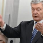 Порошенко еще не ответил за «трубу Медведчука», зато требует остановить транзит нефти — эксперт