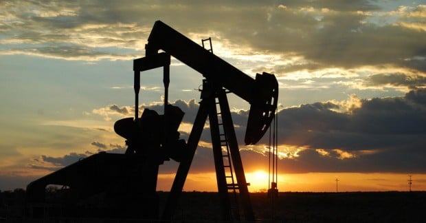 Цены на нефть снова падают, но есть нюанс — УНИАН