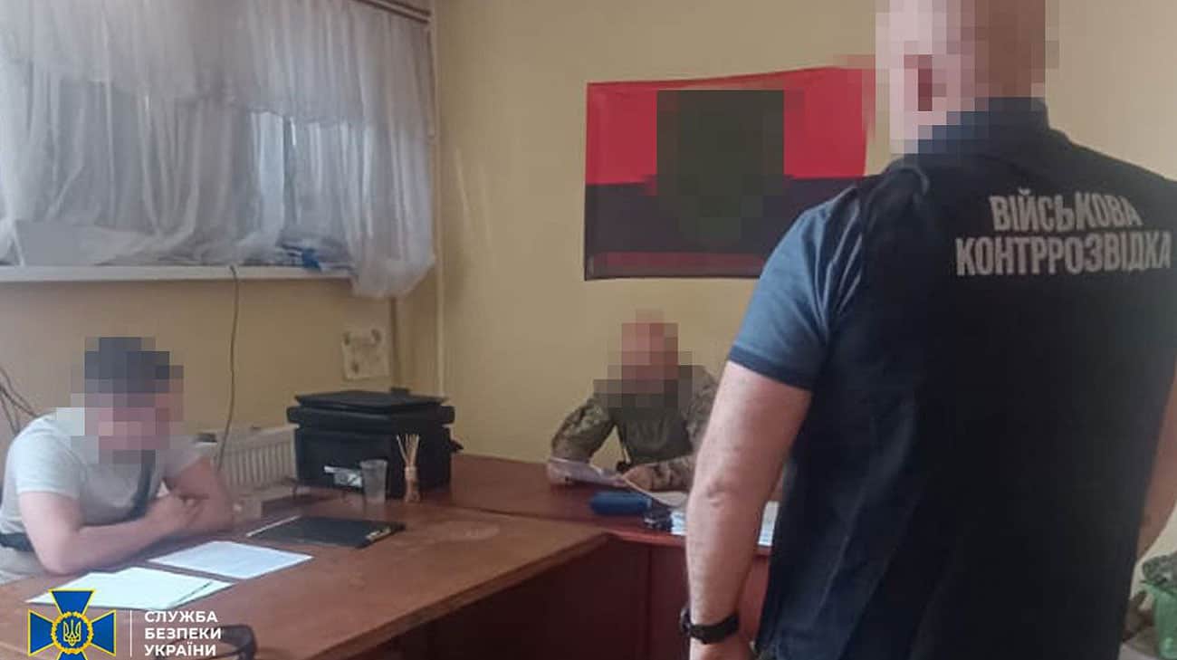 СБУ и полиция говорят, что разоблачили чиновника: Насчитал 35 миллионов »боевых» солдатам на Львовщине