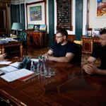Зеленский: НАБУ и САП поймали на взятке нардепа, главу городской администрации, военных