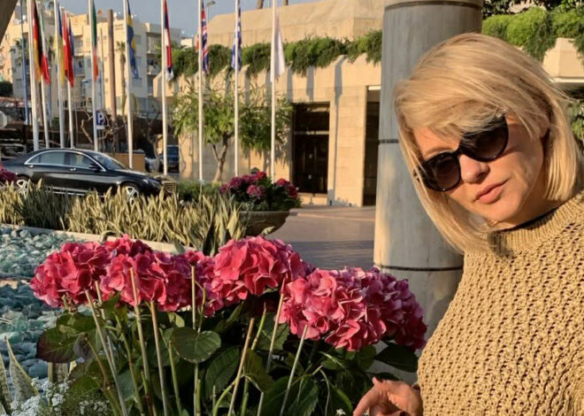 52-річна художниця Зінаїда Кубар через соцмережі відстоює «право» свого 26-річного коханого сержанта не служити ніде, окрім Києва, — ЗМІ