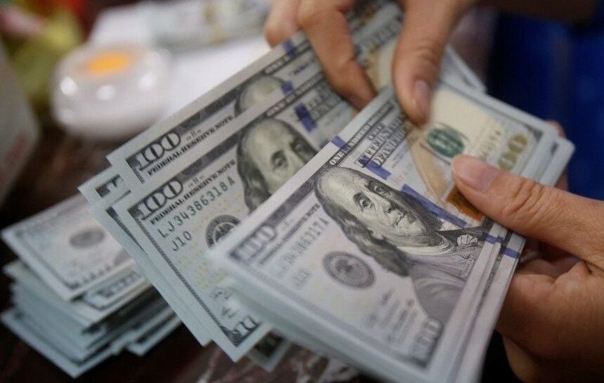 Что будет с долларом и евро в Украине: банкир озвучил прогноз до 3 мая