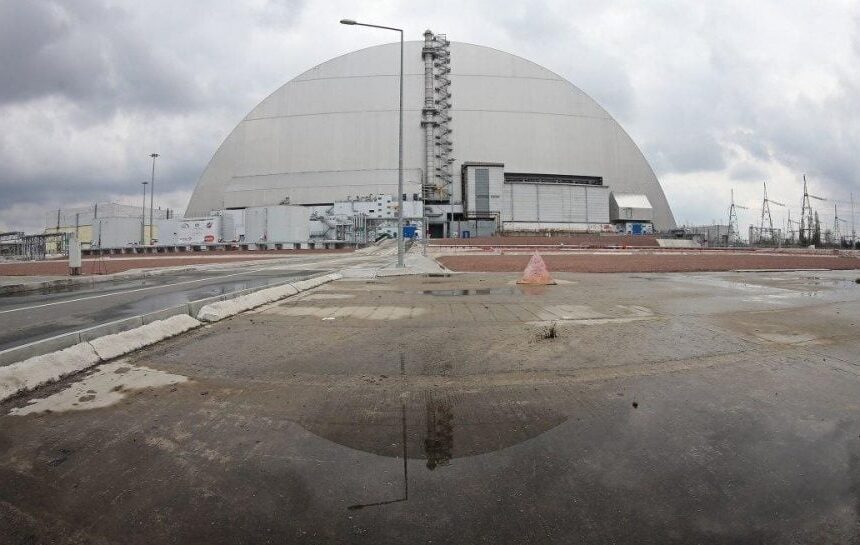 Время есть до 2030 года: эксперт дал неутешительный прогноз по защитной арке над ЧАЭС