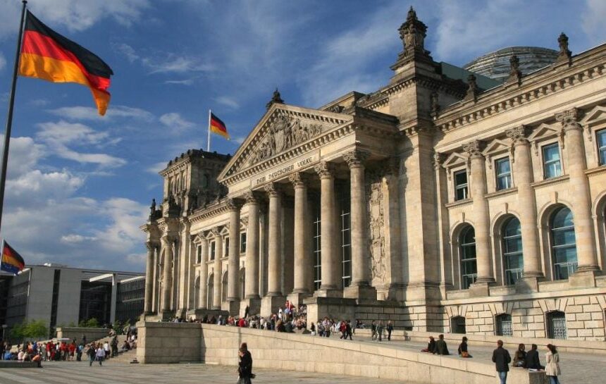 Цены на топливо в ЕС – в Германии призвали вернуться в Россию