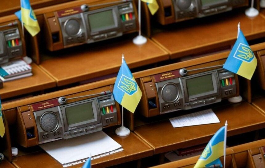 Рада приняла нашумевший закон об автоматическом взыскании долгов: что будет с имуществом украинцев