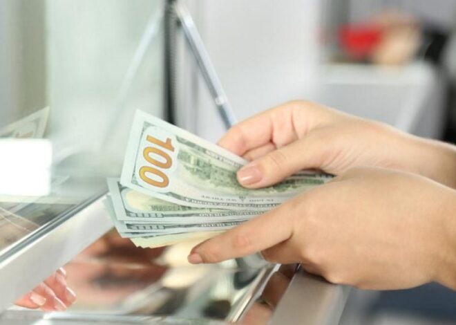 Доллар достигнет 45 гривень уже к осени: аналитик объяснил, стоит ли скупать валюту