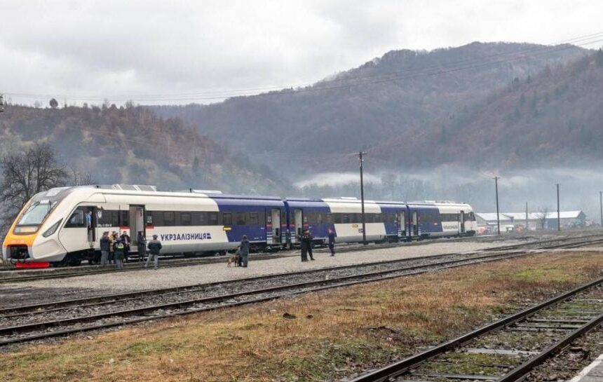 Укрзализныця – билет на поезд в западных областях теперь купить будет проще