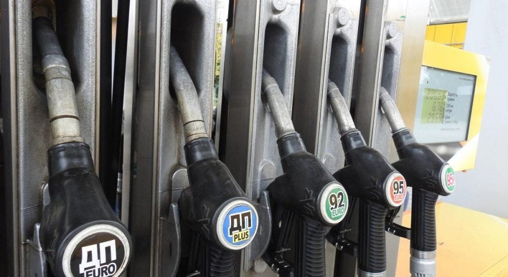Бензин и дизтопливо подешевеют, но есть нюанс: эксперт назвал новые цены на АЗС Украины