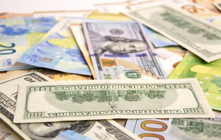 Что будет с курсом доллара в Украине после Пасхи: прогноз банкира на 19 апреля