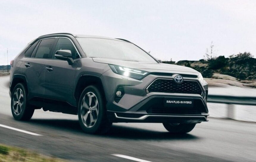 Авто в Украине – названа тройка самых популярных гибридов