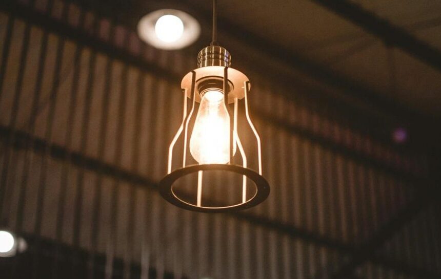 Отключение света сегодня — Россия массированно ударила по энергетике Украины