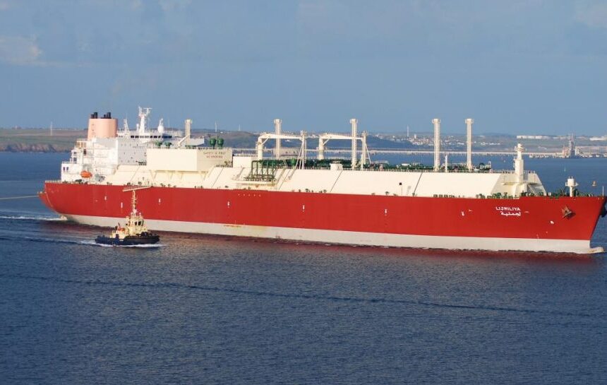 два танкера Катара направляются к проливу