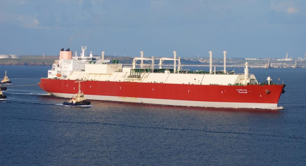 два танкера Катара направляются к проливу