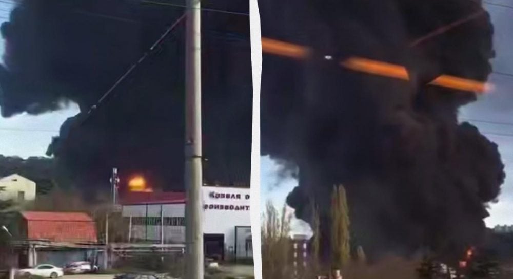 Россияне уже вторые сутки тушат пожар в порту Туапсе после украинских ударов, — Reuters