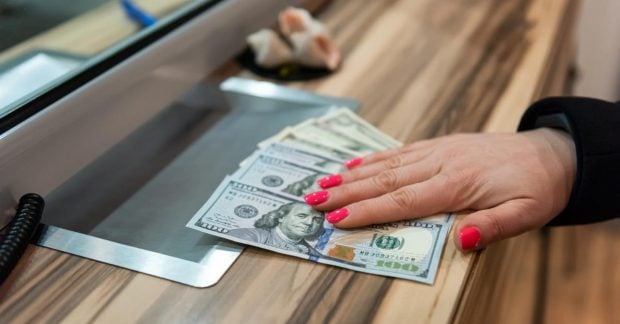 Курс доллара в Украине — стоит ли покупать доллар сегодня в Украине