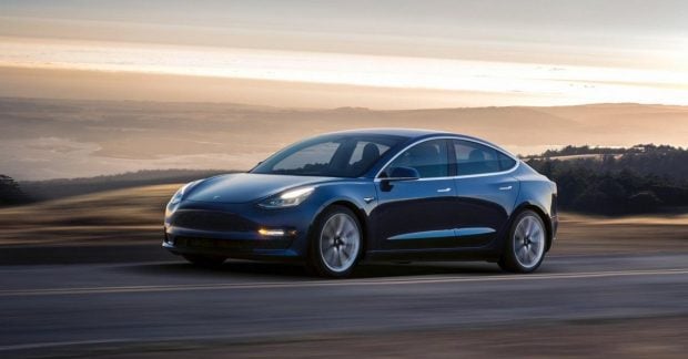 Тесла электромобиль — Tesla Model 3 проехал почти 600 000 км