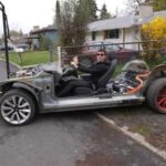 Тесла электромобиль — американец купил автомобиль без кузова всего за 2000 долларов