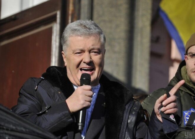 «Піар на крові та російський слід»: Блогерка викрила «подвійну гру» Порошенка і його зв’язки з Єрмаком