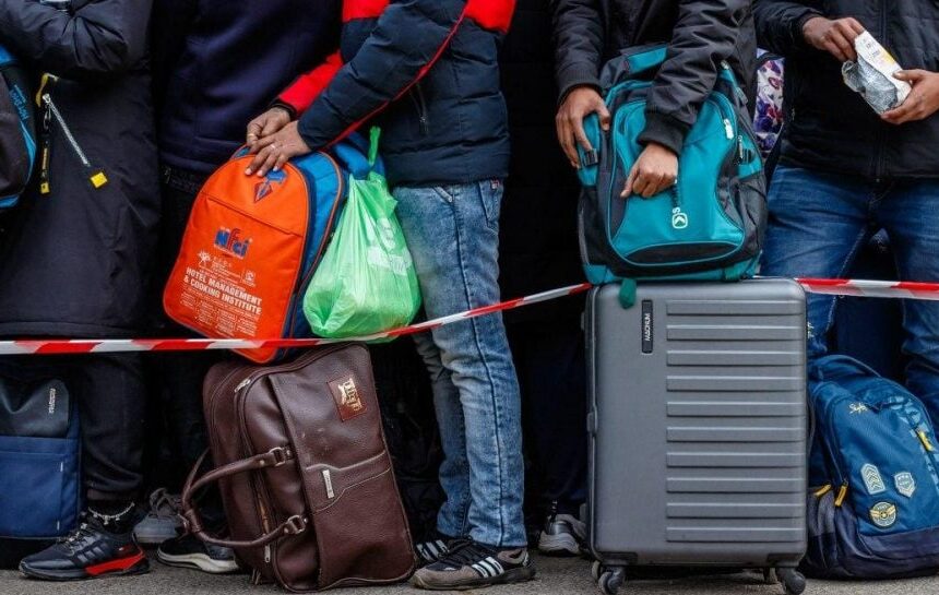 Уже слишком поздно: эксперт объяснил, почему мигранты из Индии не спасут экономику Украины