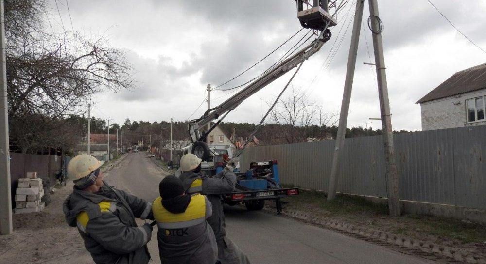 За неделю ДТЭК восстановил свет 340 тысячам семей после обстрелов