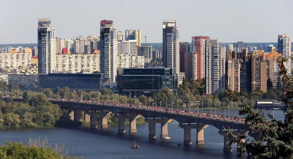 Обнаружен дефект: на мосту Патона частично ограничат движение транспорта