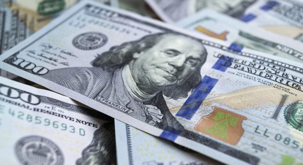 Курс доллара растет – США и Иран обвалили валюту