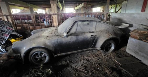 Porsche 911 — мужчина обнаружил культовый спорткар в сарае