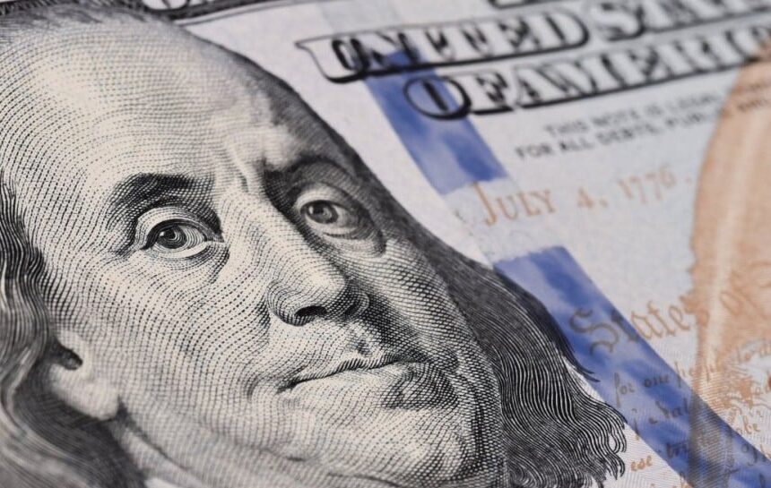 Доллар падает на мировых рынках – сколько стоит доллар США на сегодня