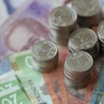 Триллион гривень «под подушкой»: украинцы массово держат деньги вне банков, — чиновник