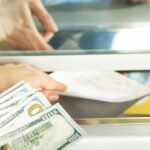 Гривня продолжит падать: эксперты оценили шансы доллара достичь отметки в 46 гривень
