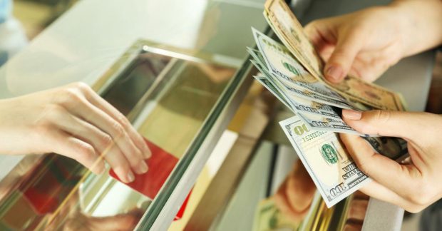 Курс доллара в Украине — стоит ли сейчас покупать доллары США
