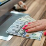 Курс доллара в Украине — сколько будет стоить 100 долларов в гривнах в июне