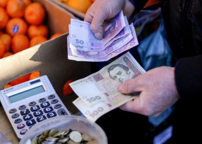Цены в Украине впервые с начала года пошли вниз: Госстат сообщил, что подешевело