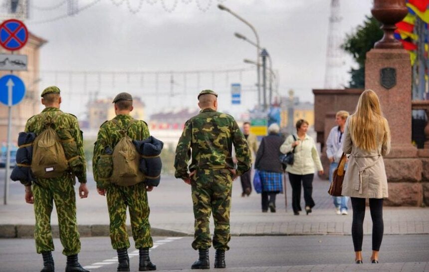 Война в Украине изменила отношение россиян к деньгам – СМИ