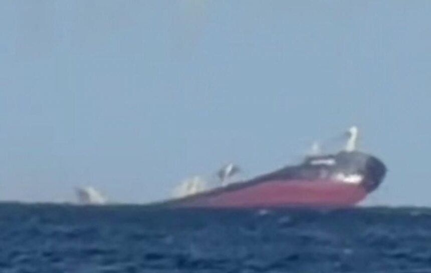 в Чёрном море затонул зерновоз после атаки РФ