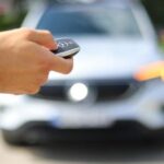 Как завести автомобиль, если села батарейка в ключе: есть несколько способов