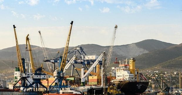 Новороссийский морской порт ограничил работу ночью из-за украинских дронов