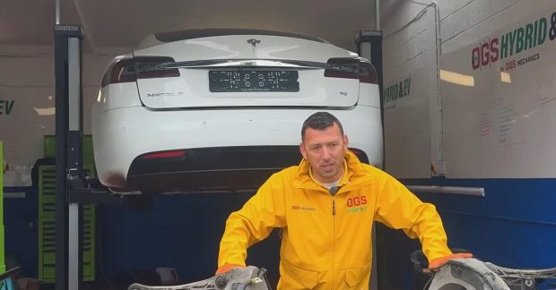 мужчина купил самую дешевую Тесла в Британии, но пожалел об этом