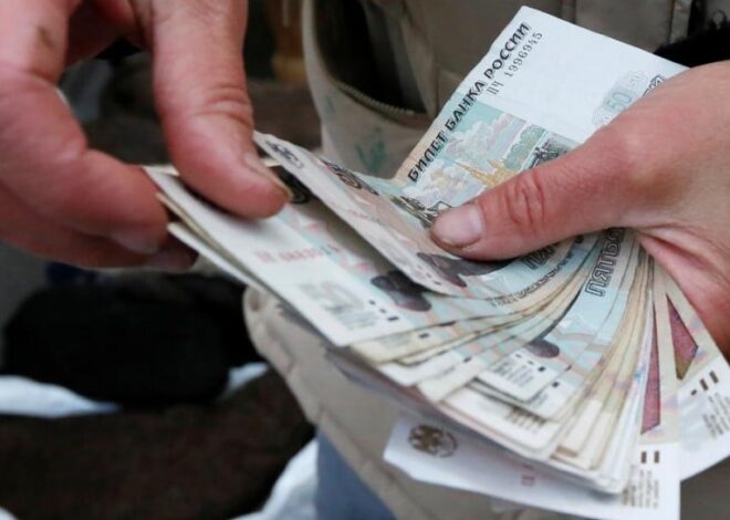 Экономика России ухудшается: россияне тратят свои сбережения