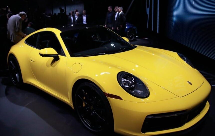 В Японии Porsche 911 можно купить в обычном супермаркете