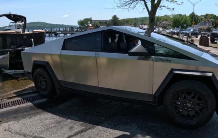 Tesla Cybertruck оказался ужасно неэффективен при буксировке прицепа