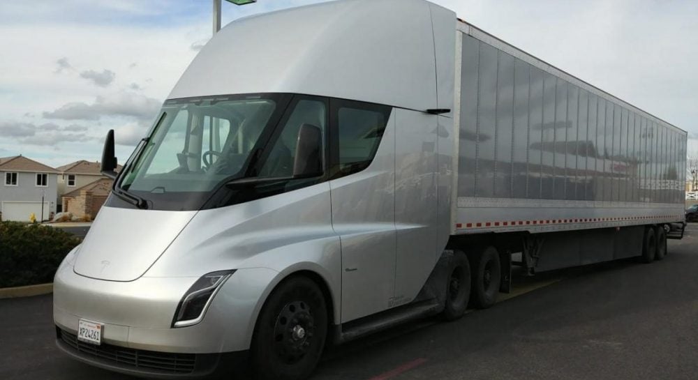 Tesla получила гигантский контракт на грузовики Semi: кто заказал рекордную партию