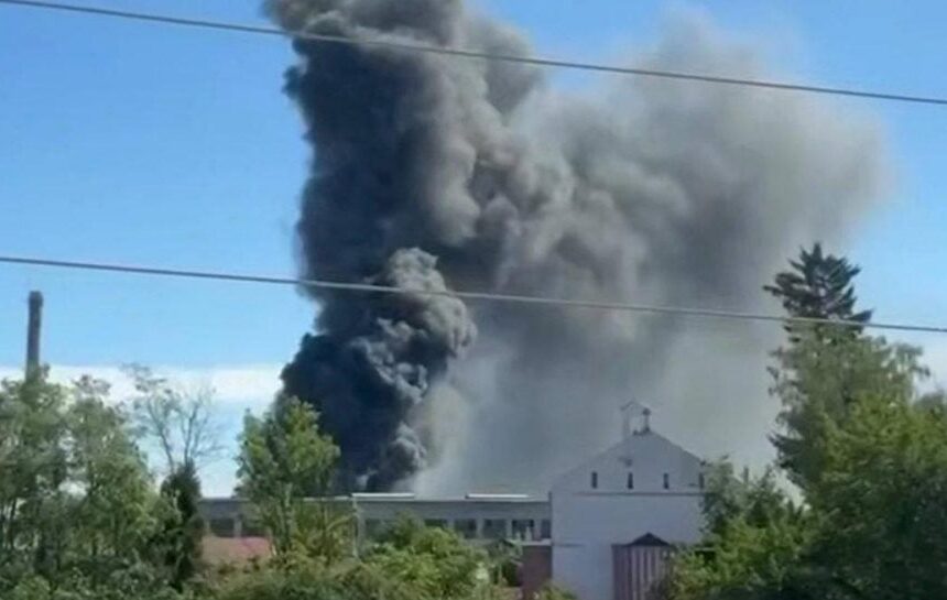 во Львове горит склад с аэрозольными баллончиками