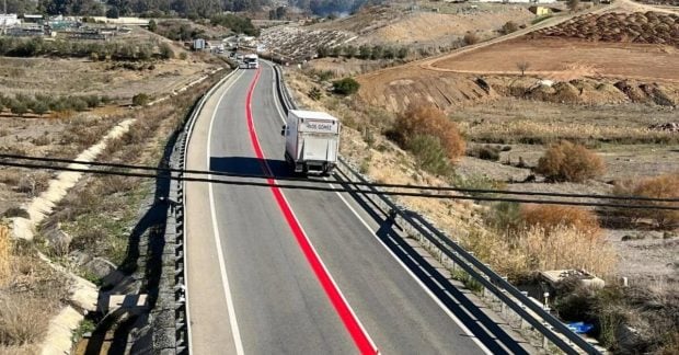 Красная сплошная линия в Испании – что она означает и какой штраф за пересечение