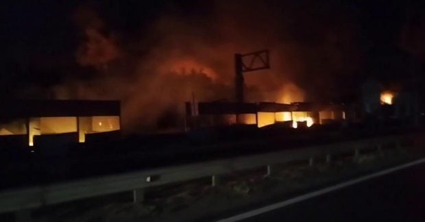 в Бучанском районе горят складские помещения