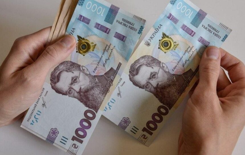 Зарплата в Украине снизилась: сколько получают украинцы