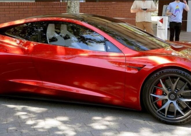 Tesla представит совершенно новый Roadster: названа дата