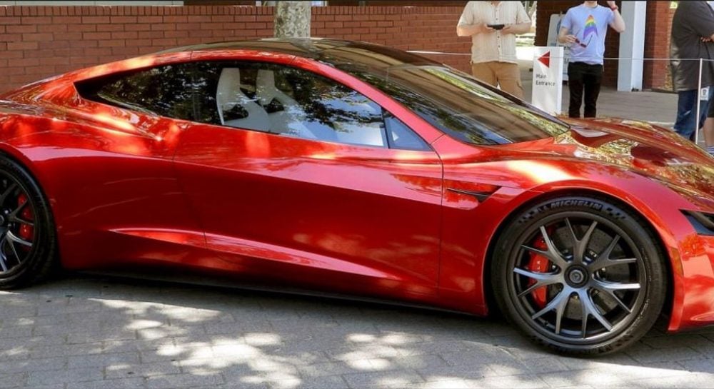 Tesla представит совершенно новый Roadster: названа дата